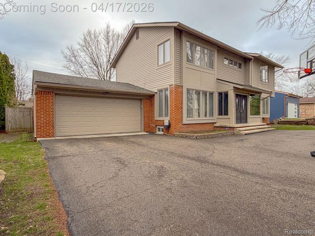 2110 Langham Drive, West Bloomfield Charter Township, MI 48323