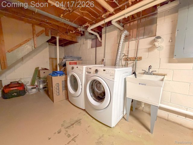 2110 Langham Drive, West Bloomfield Charter Township, MI 48323