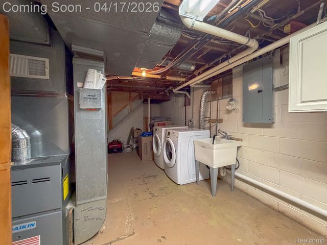 2110 Langham Drive, West Bloomfield Charter Township, MI 48323