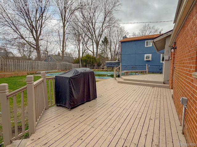 2110 Langham Drive, West Bloomfield Charter Township, MI 48323