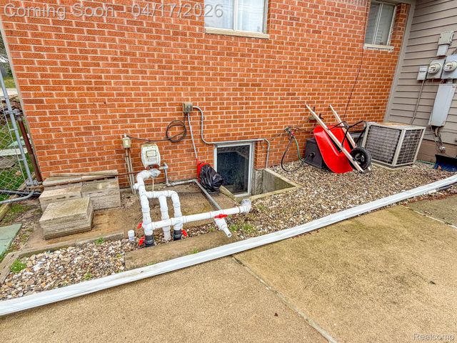 2110 Langham Drive, West Bloomfield Charter Township, MI 48323