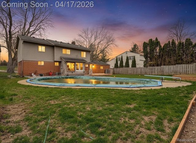 2110 Langham Drive, West Bloomfield Charter Township, MI 48323