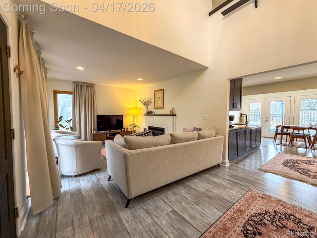 2110 Langham Drive, West Bloomfield Charter Township, MI 48323