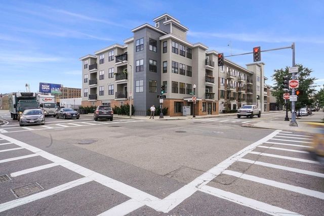 345 D St 13, Boston, MA 02127