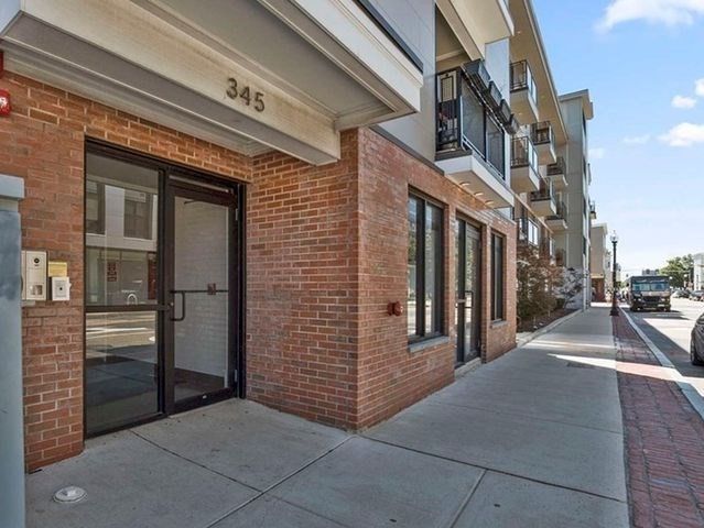 345 D St 13, Boston, MA 02127