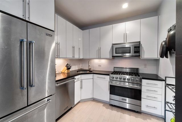 345 D St 13, Boston, MA 02127