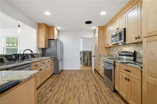 3753 S Plaza TRL, Virginia Beach, VA 23452