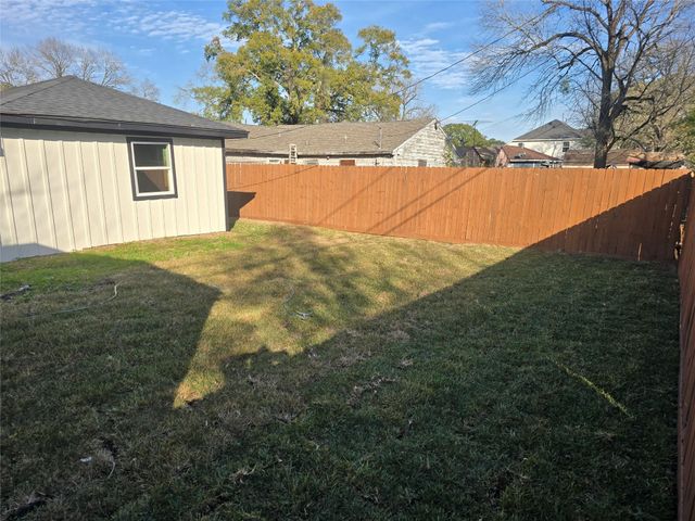 2106 Pomona Drive, Pasadena, TX 77506