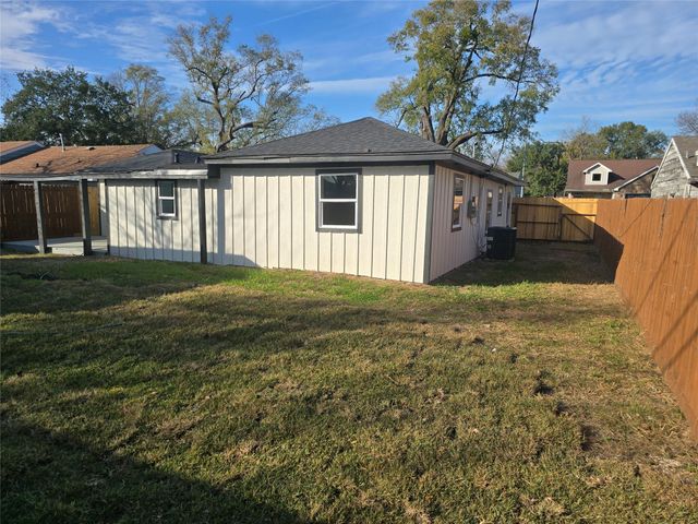 2106 Pomona Drive, Pasadena, TX 77506