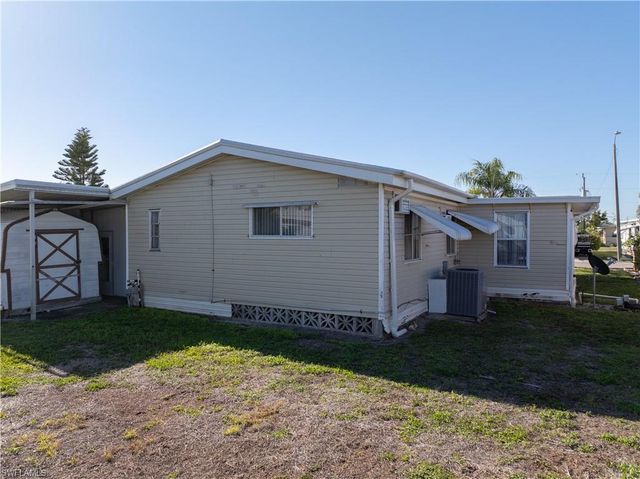 3373 Rainbow LN, North Fort Myers, FL 33903