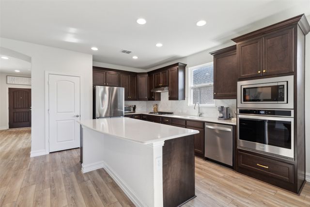 120 Rolling Water Drive, Mckinney, TX 75071