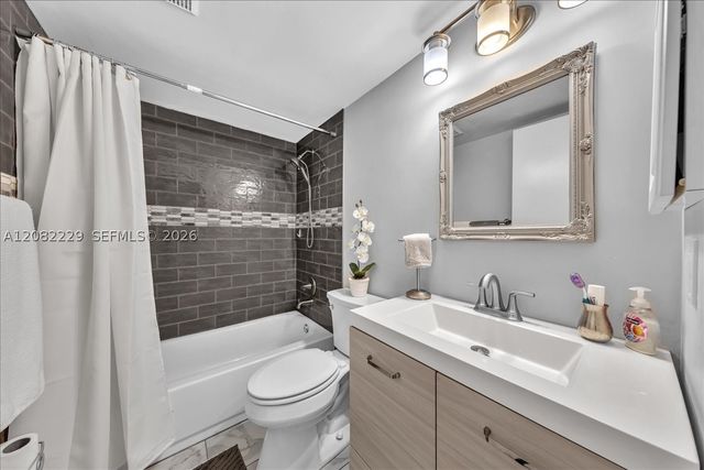 13250 SW 7th Ct 210L, Pembroke Pines, FL 33027