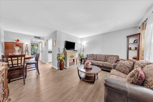 13250 SW 7th Ct 210L, Pembroke Pines, FL 33027
