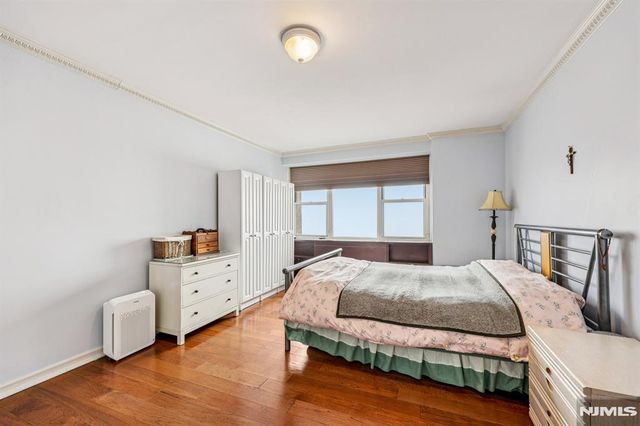 2077 Center Avenue 20J, Fort Lee, NJ 07024