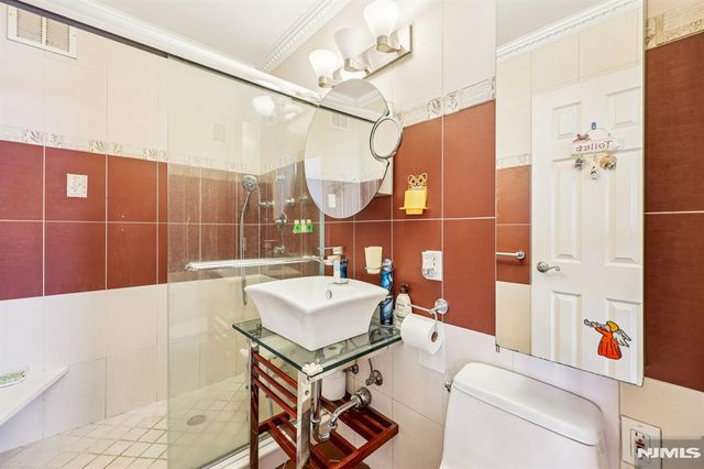 2077 Center Avenue 20J, Fort Lee, NJ 07024