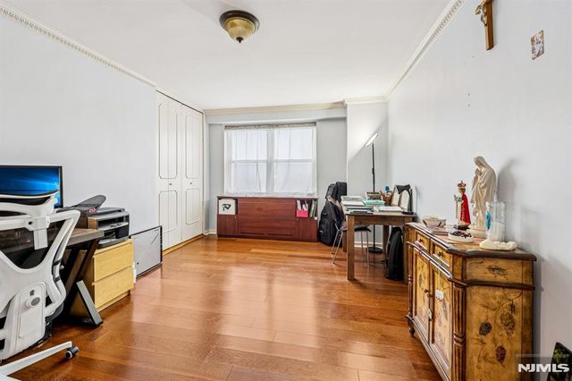 2077 Center Avenue 20J, Fort Lee, NJ 07024