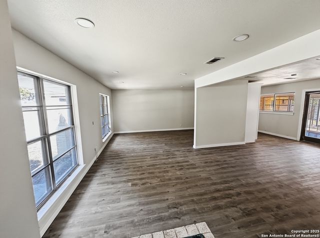 8702 Dudley, San Antonio, TX 78230