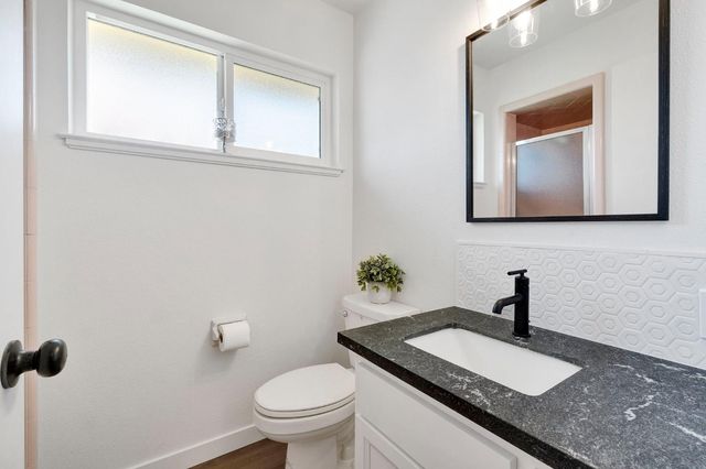 672 W Roberts Avenue, Fresno, CA 93704