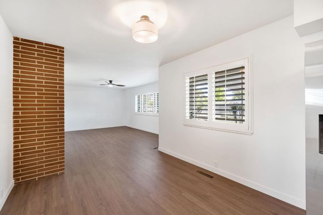 672 W Roberts Avenue, Fresno, CA 93704
