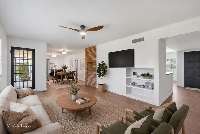 672 W Roberts Avenue, Fresno, CA 93704