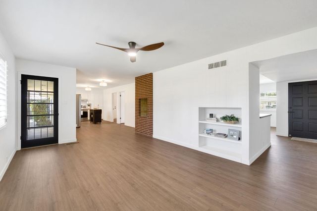 672 W Roberts Avenue, Fresno, CA 93704