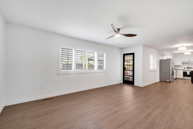 672 W Roberts Avenue, Fresno, CA 93704