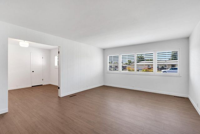 672 W Roberts Avenue, Fresno, CA 93704