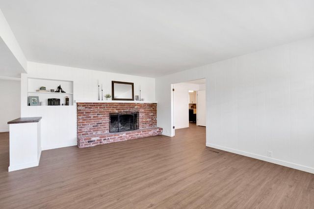 672 W Roberts Avenue, Fresno, CA 93704