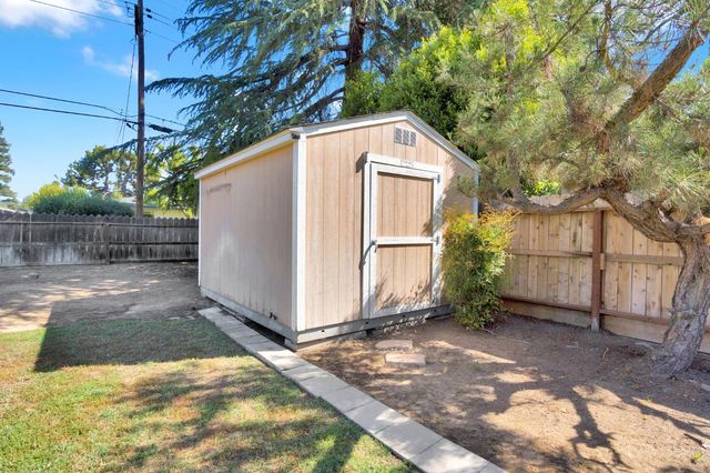 672 W Roberts Avenue, Fresno, CA 93704
