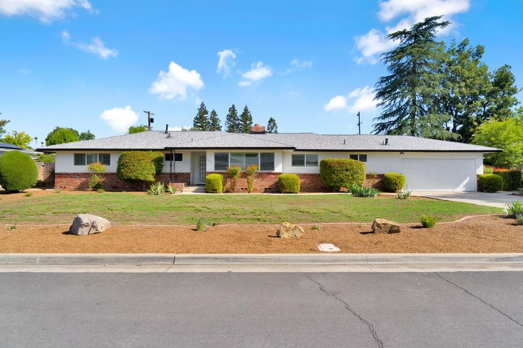672 W Roberts Avenue, Fresno, CA 93704
