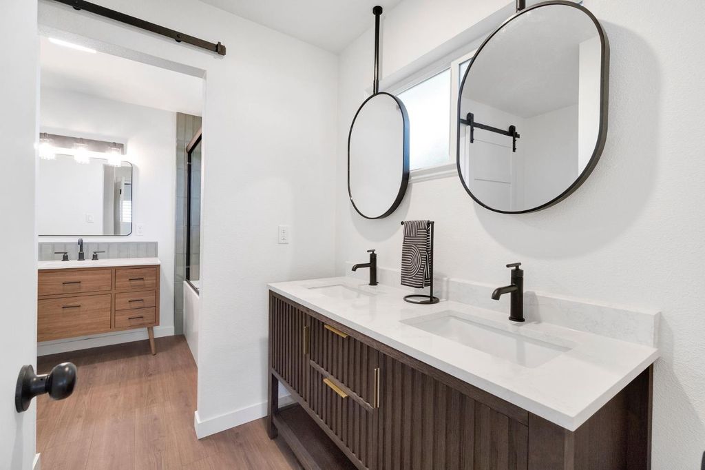 Image 9 of property listing at 672 W Roberts Avenue, Fresno, CA 93704