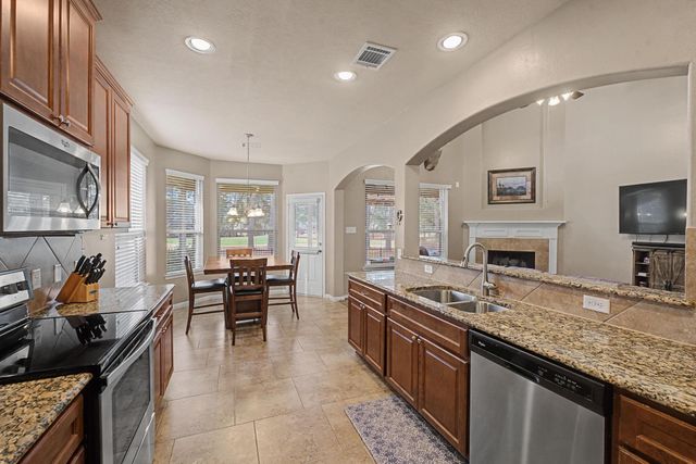 14007 Fountainview Drive, Montgomery, TX 77356