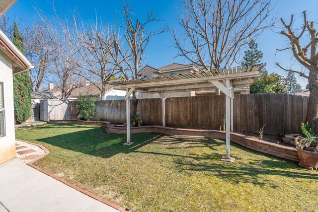 7210 N Laval, Fresno, CA 93720