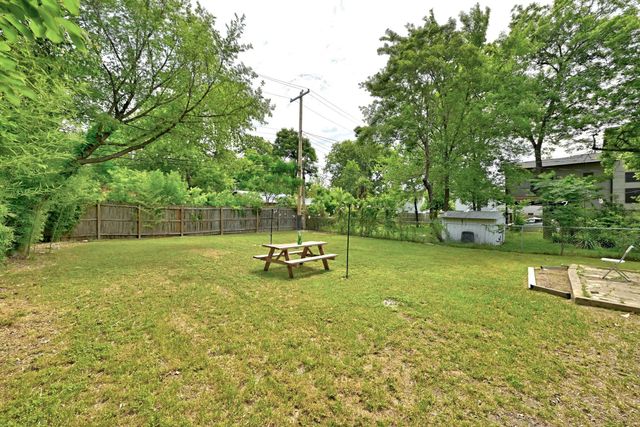 606 W North Loop BLVD, Austin, TX 78751