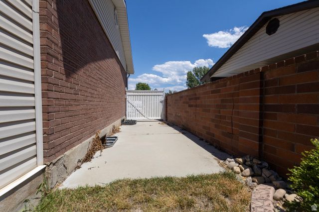 2079 W ARTHUR DR, West Jordan, UT 84084