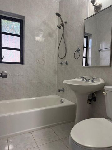 5260 SW 2nd St, Miami, FL 33134