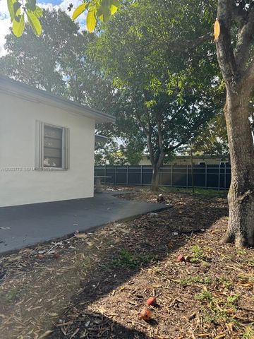 5260 SW 2nd St, Miami, FL 33134