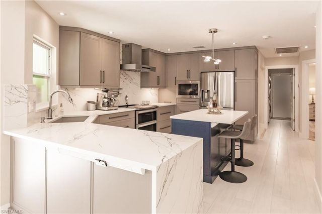 212 SE 31st TER, Cape Coral, FL 33904