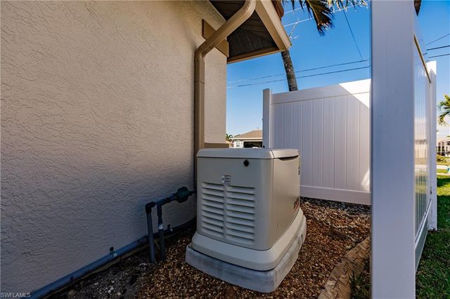 212 SE 31st TER, Cape Coral, FL 33904