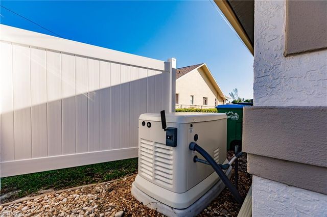 212 SE 31st TER, Cape Coral, FL 33904