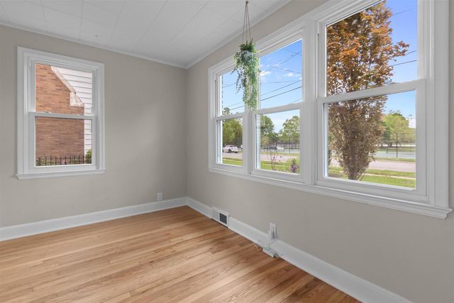 706 LINCOLN STREET, Neenah, WI 54956