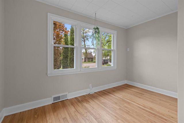 706 LINCOLN STREET, Neenah, WI 54956