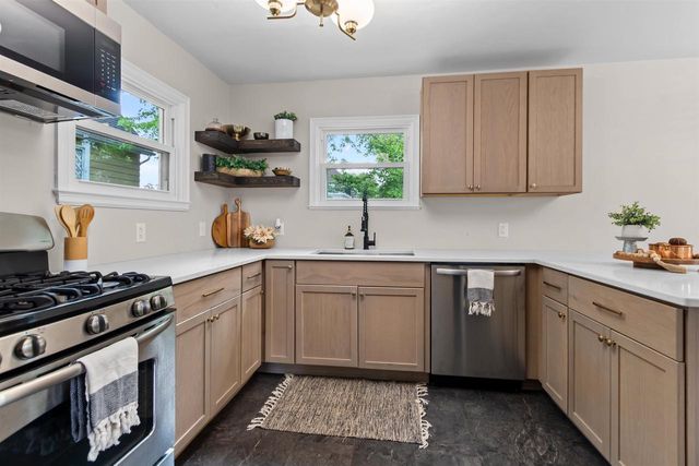 706 LINCOLN STREET, Neenah, WI 54956
