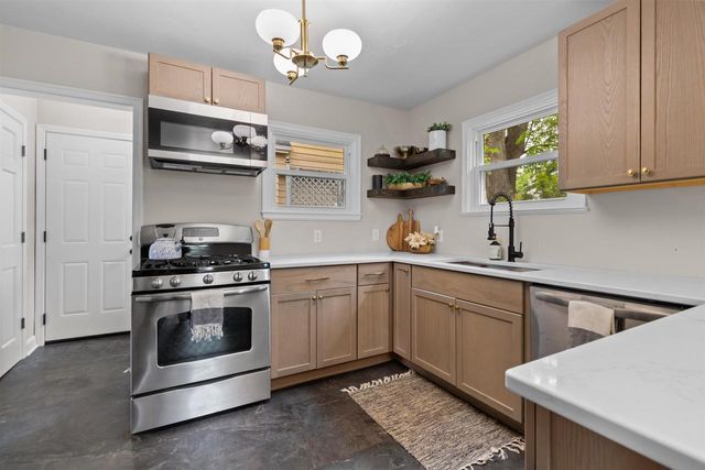 706 LINCOLN STREET, Neenah, WI 54956