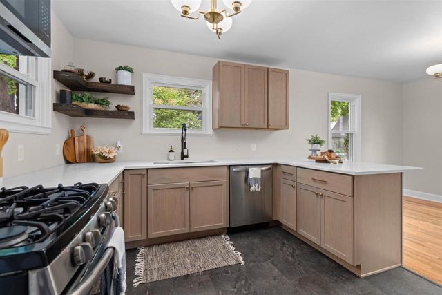 706 LINCOLN STREET, Neenah, WI 54956