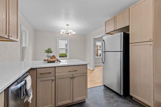 706 LINCOLN STREET, Neenah, WI 54956