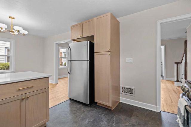 706 LINCOLN STREET, Neenah, WI 54956