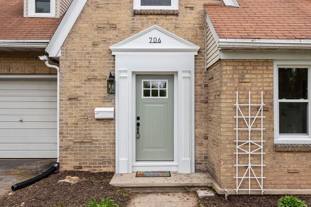 706 LINCOLN STREET, Neenah, WI 54956