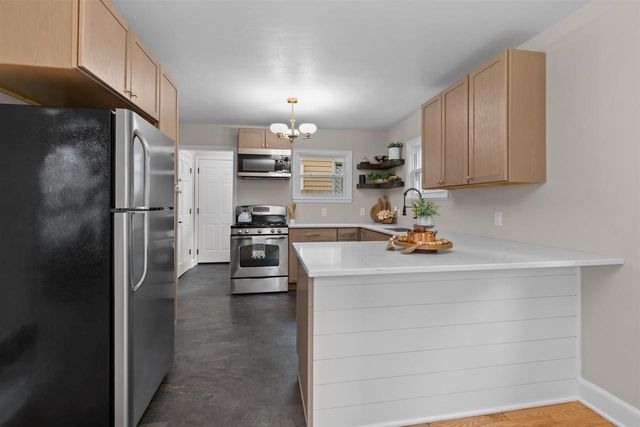 706 LINCOLN STREET, Neenah, WI 54956