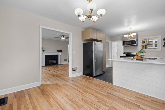 706 LINCOLN STREET, Neenah, WI 54956